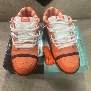 Slightly used Size 10.5 orange lobster nike SB dunks.